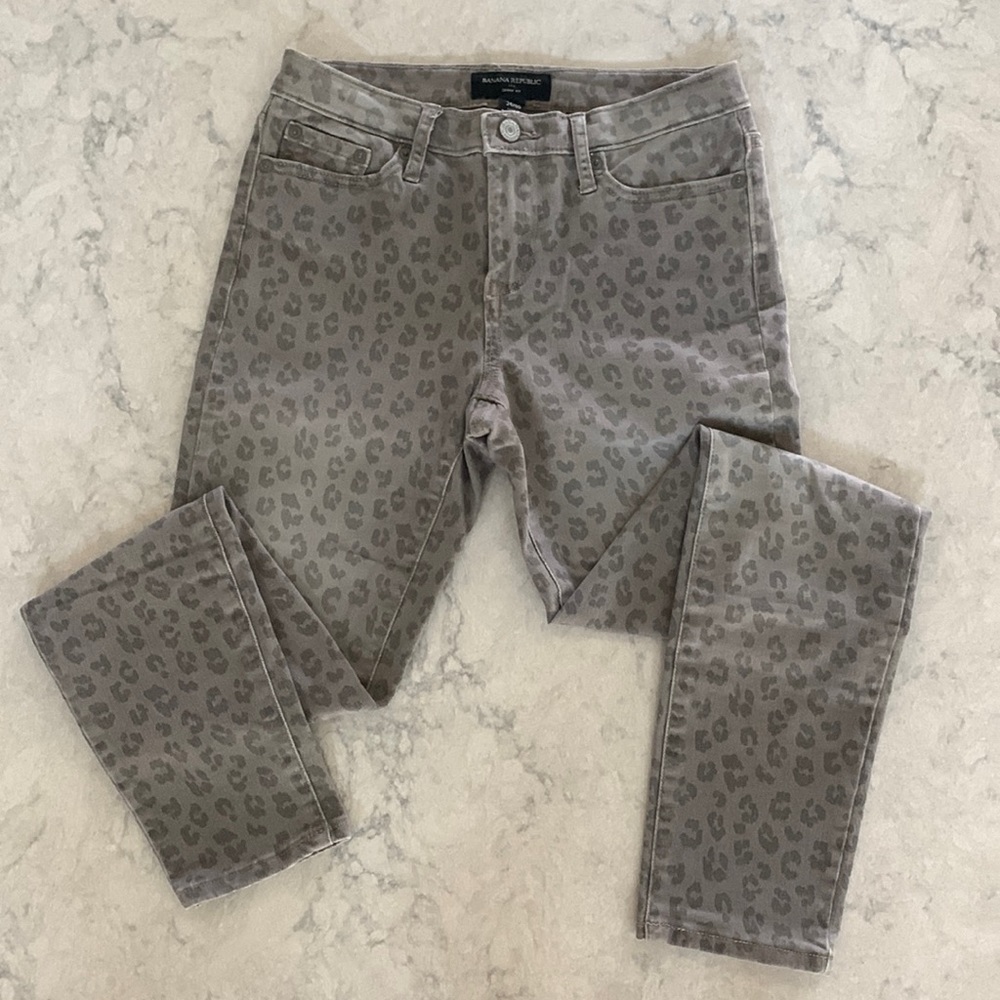 BANANA REPUBLIC GREY LEOPARD SKINNY JEAN